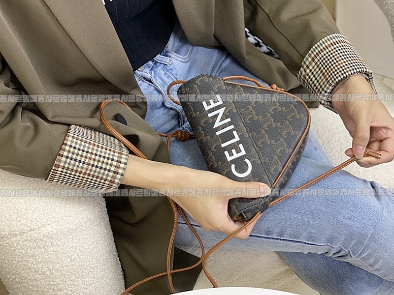 셀린느트리옹프크라이앵글백      20260310-155237-023루.jpg