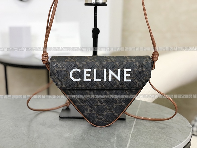 셀린느트리옹프크라이앵글백      20260310-155233-001루.jpg