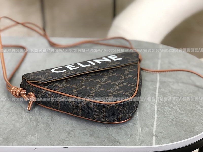 셀린느트리옹프크라이앵글백      20260310-155234-005루.jpg