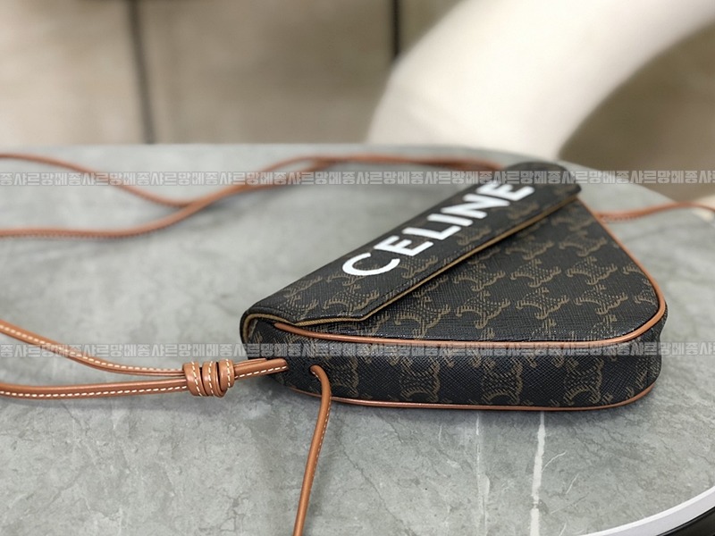 셀린느트리옹프크라이앵글백      20260310-155234-007루.jpg