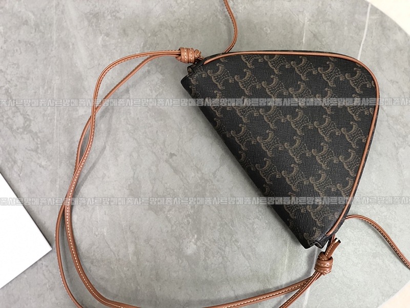 셀린느트리옹프크라이앵글백      20260310-155234-012루.jpg