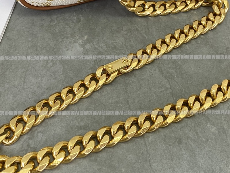 셀린느파타판스백트리옹프      20260310-174745-013루.jpg