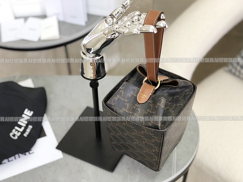 셀린느스트랩박스백  20260311-104811-004루.jpg