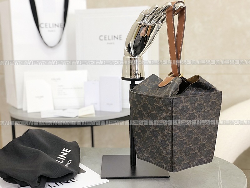 셀린느스트랩박스백  20260311-104810-002루.jpg