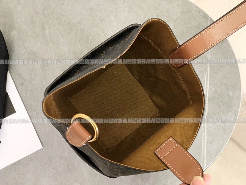 셀린느스트랩박스백  20260311-104811-005루.jpg