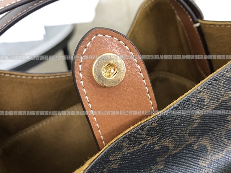 셀린느스트랩박스백  20260311-104812-016루.jpg