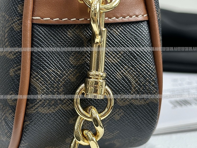 셀린느트리오페멀티백  20260311-105919-011루.jpg