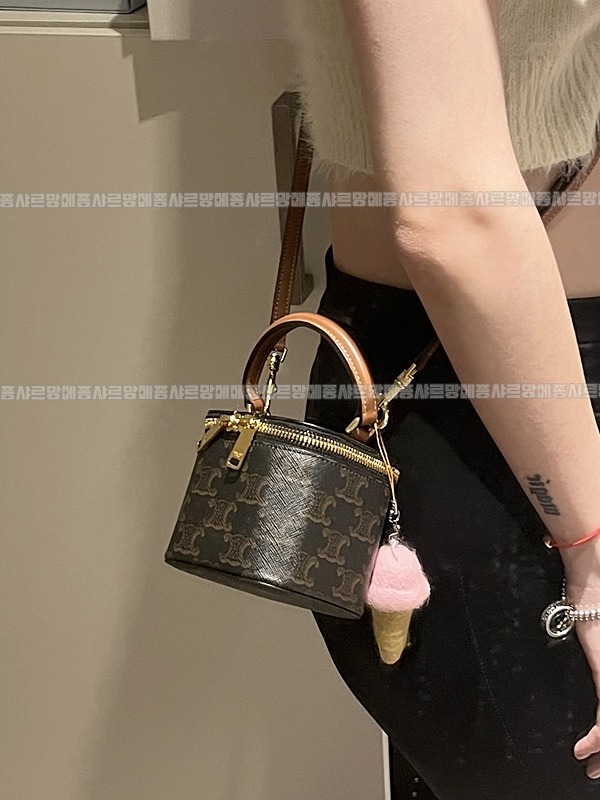 셀린느트리옹프켄버스미니  20260311-112634-019루.jpg