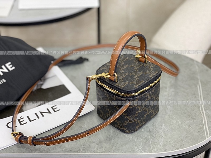 셀린느트리옹프켄버스미니  20260311-112631-002루.jpg