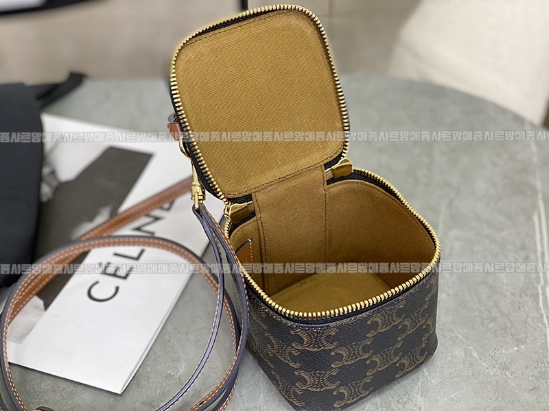 셀린느트리옹프켄버스미니  20260311-112632-005루.jpg