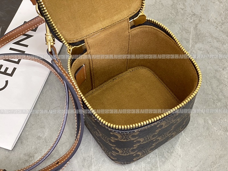 셀린느트리옹프켄버스미니  20260311-112632-006루.jpg