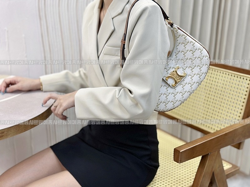 셀린느아바트리옹프캔버스백미디움  20260311-132336-023루.jpg