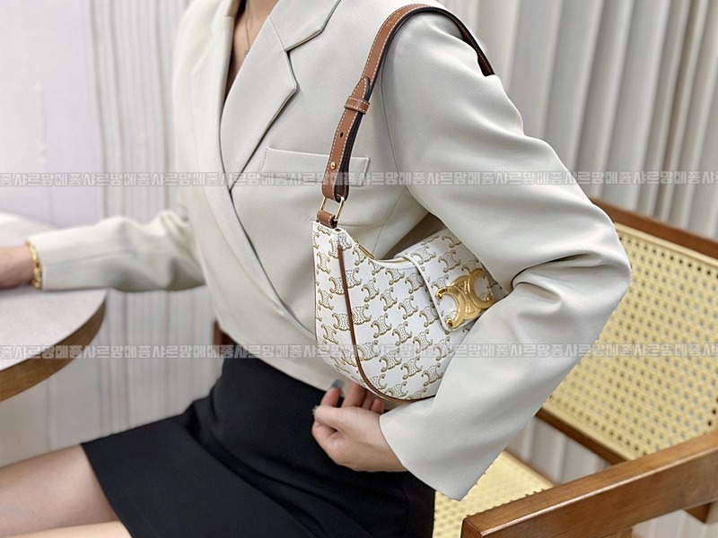 셀린느아바트리옹프캔버스백미디움  20260311-132336-024루.jpg