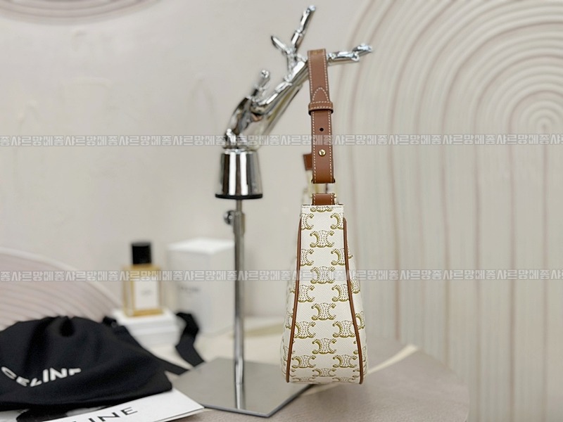 셀린느아바트리옹프캔버스백미디움  20260311-132333-003루.jpg