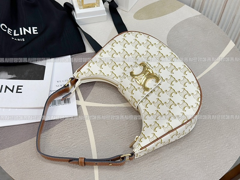 셀린느아바트리옹프캔버스백미디움  20260311-132334-006루.jpg