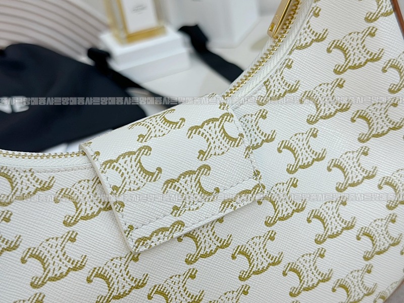 셀린느아바트리옹프캔버스백미디움  20260311-132334-008루.jpg