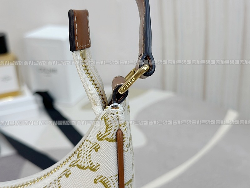 셀린느아바트리옹프캔버스백미디움  20260311-132334-009루.jpg