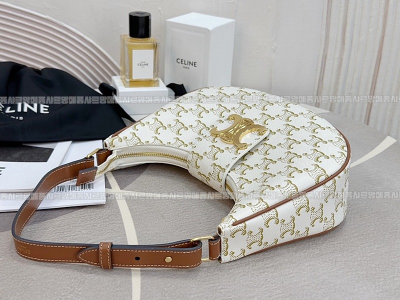 셀린느아바트리옹프캔버스백미디움  20260311-132334-011루.jpg