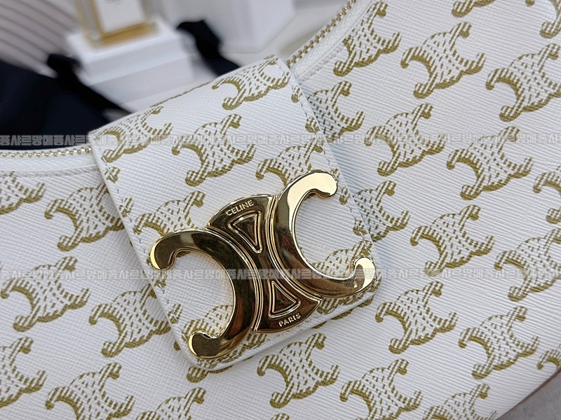 셀린느아바트리옹프캔버스백미디움  20260311-132334-010루.jpg