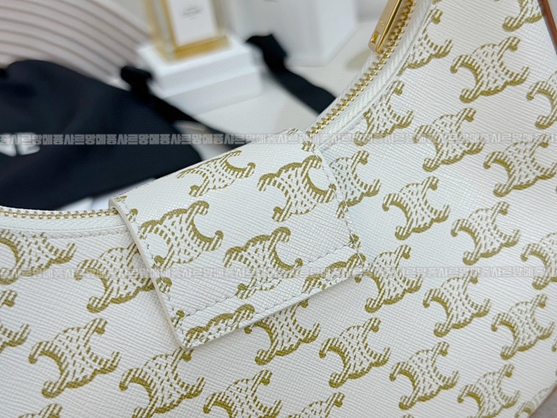 셀린느아바트리옹프캔버스백미디움  20260311-132335-017루.jpg