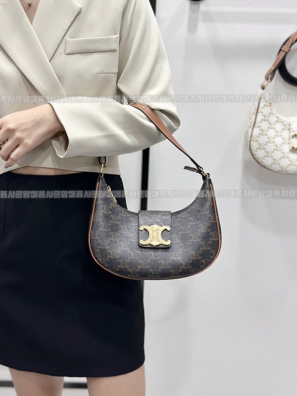 셀린느아바트리옹프캔버스백미디움  20260311-132637-024루.jpg