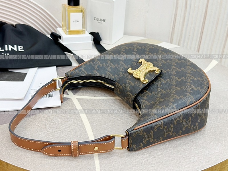 셀린느아바트리옹프캔버스백미디움  20260311-132635-005루.jpg