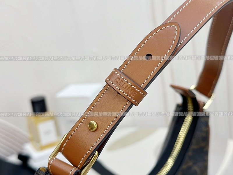 셀린느아바트리옹프캔버스백미디움  20260311-132636-013루.jpg