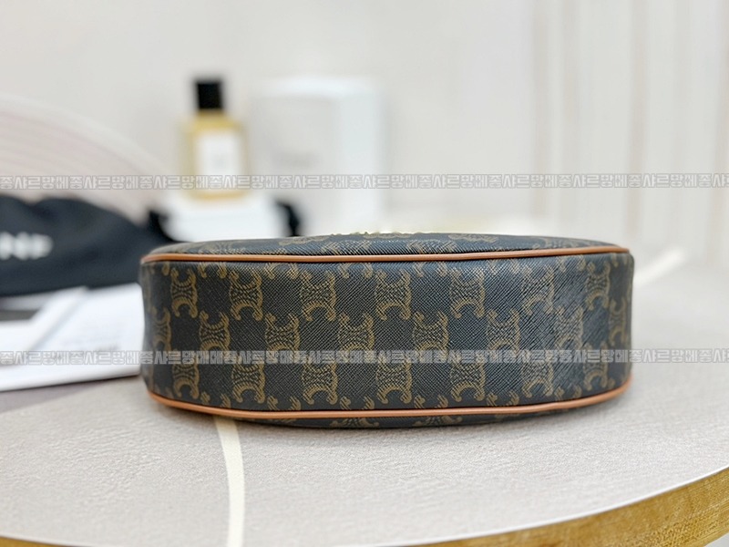 셀린느아바트리옹프캔버스백미디움  20260311-132636-015루.jpg