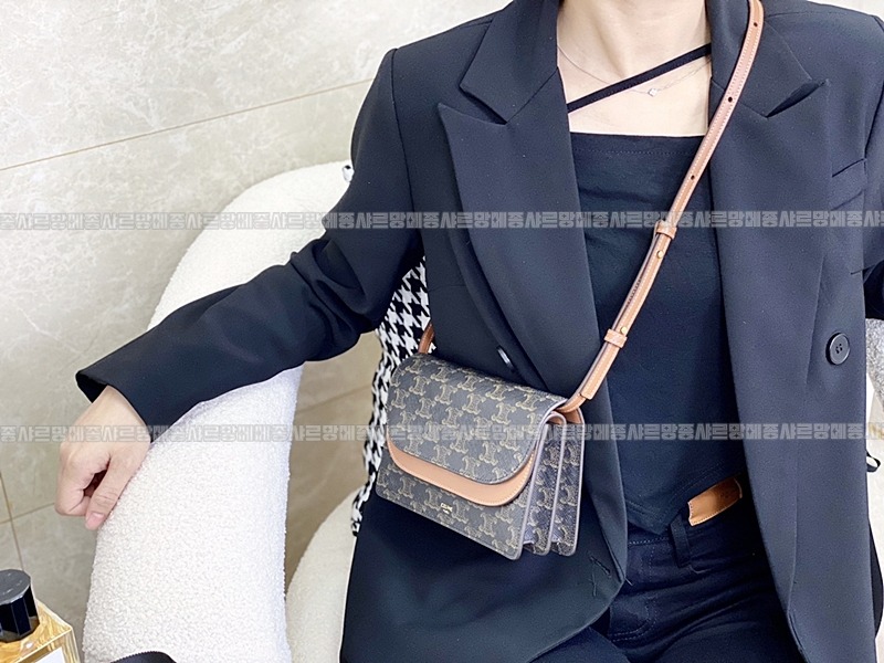 셀린느트리오페캔버스스트랩월렛  20260311-133542-024루.jpg