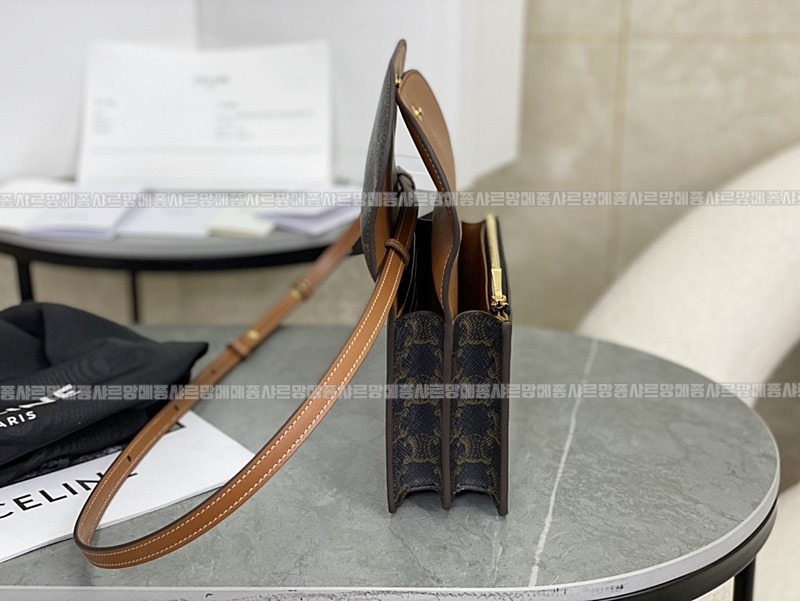 셀린느트리오페캔버스스트랩월렛  20260311-133541-014루.jpg