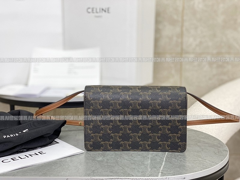 셀린느트리오페캔버스스트랩월렛  20260311-133541-015루.jpg