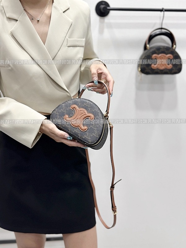 셀린느하프문케이스  20260311-134423-027루.jpg