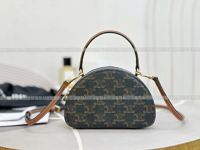 셀린느하프문케이스  20260311-134421-005루.jpg