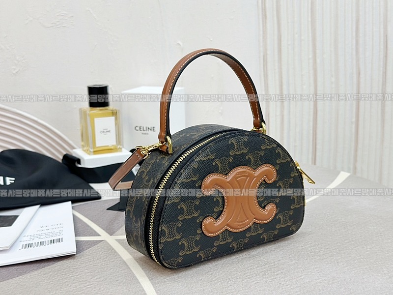 셀린느하프문케이스  20260311-134421-003루.jpg