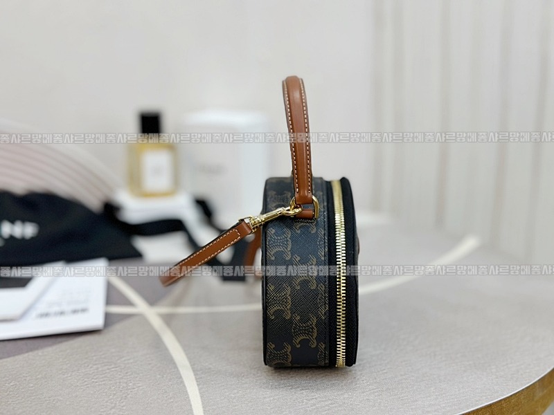 셀린느하프문케이스  20260311-134421-004루.jpg