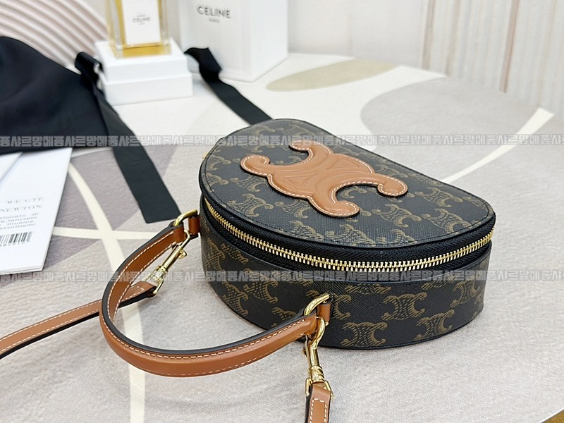 셀린느하프문케이스  20260311-134421-009루.jpg