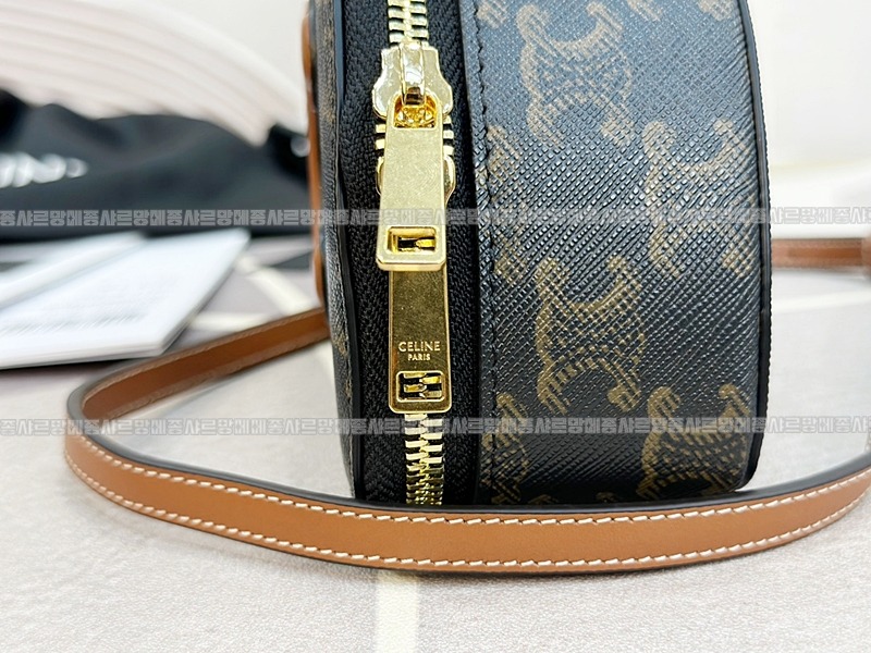 셀린느하프문케이스  20260311-134421-012루.jpg