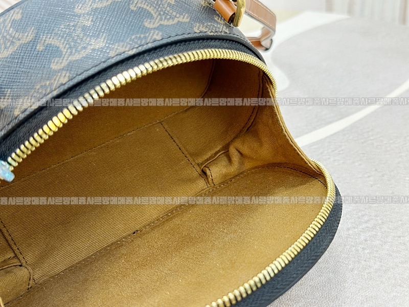 셀린느하프문케이스  20260311-134422-014루.jpg