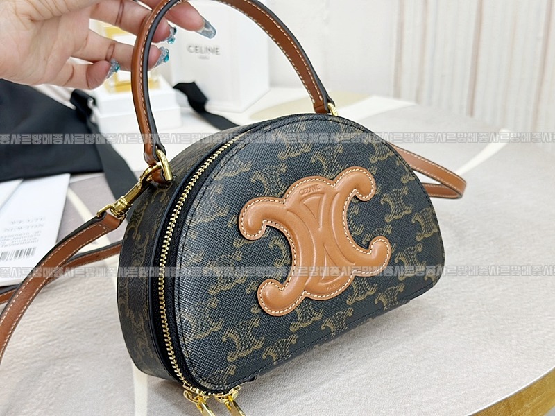 셀린느하프문케이스  20260311-134422-018루.jpg