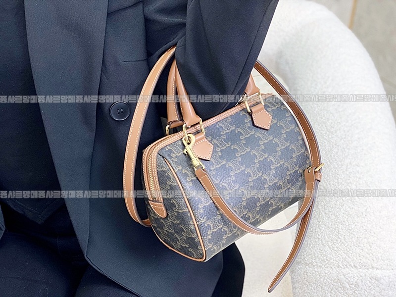 셀린느보스턴트리옹프켄버스스몰  20260311-140353-024루.jpg