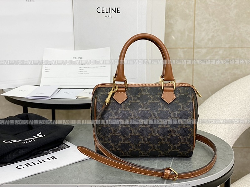 셀린느보스턴트리옹프켄버스스몰  20260311-140350-001루.jpg