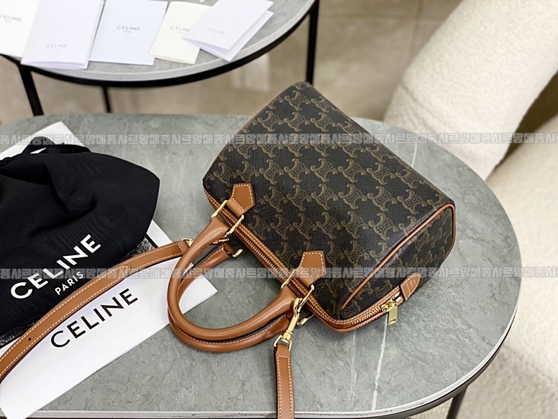 셀린느보스턴트리옹프켄버스스몰  20260311-140350-002루.jpg