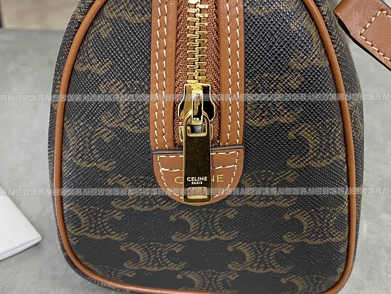 셀린느보스턴트리옹프켄버스스몰  20260311-140350-006루.jpg