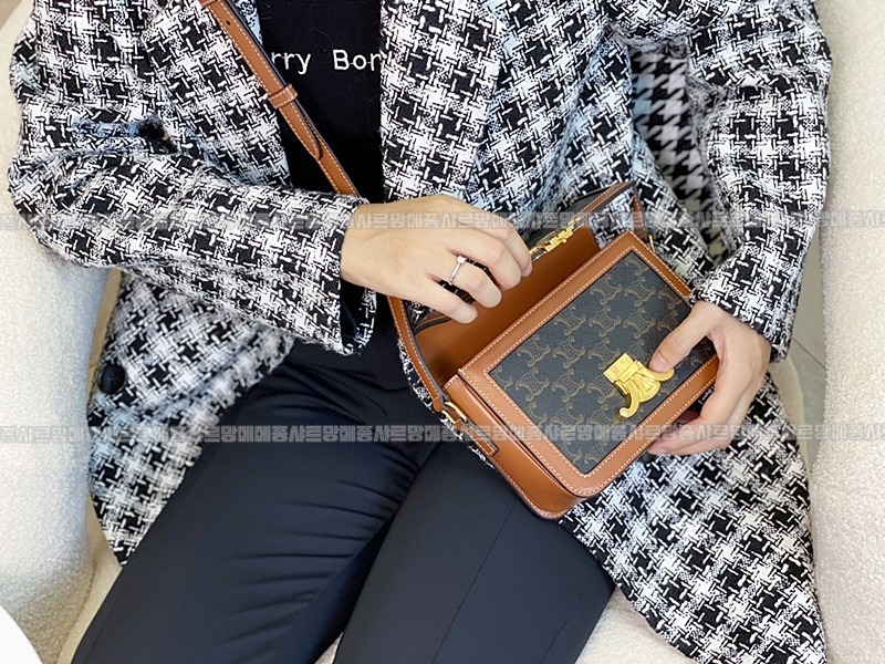 셀린느트리오페틴숄더백  20260311-145601-033루.jpg