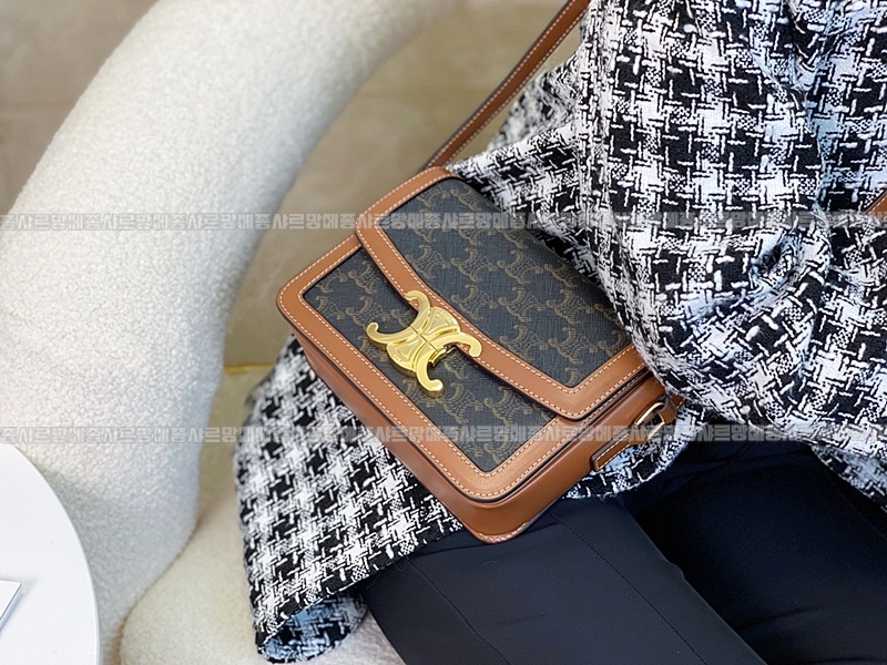 셀린느트리오페틴숄더백  20260311-145601-035루.jpg