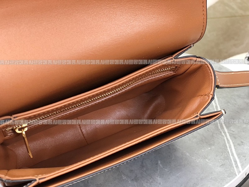 셀린느트리오페틴숄더백  20260311-145549-009루.jpg