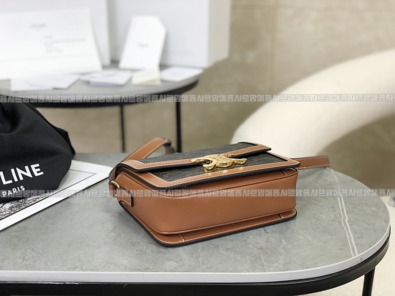 셀린느트리오페틴숄더백  20260311-145554-017루.jpg
