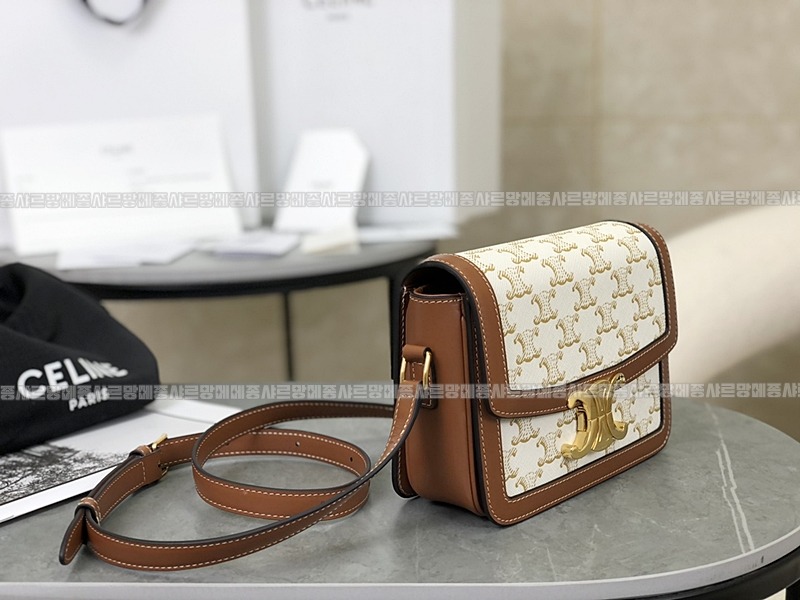 셀린느트리오페틴숄더백  20260311-150055-002루.jpg