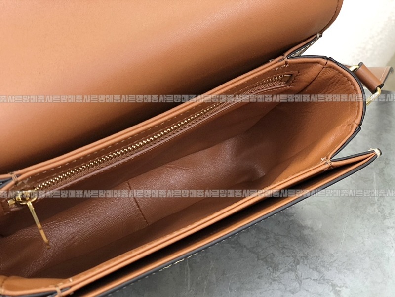 셀린느트리오페틴숄더백  20260311-150055-009루.jpg