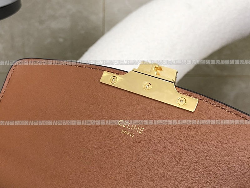 셀린느트리오페틴숄더백  20260311-150055-010루.jpg